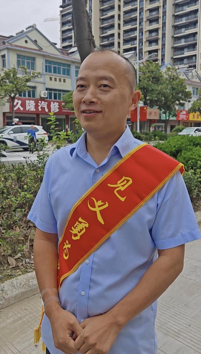 砸窗救人大哥回应会去苏超现场看球 英雄获邀观赛