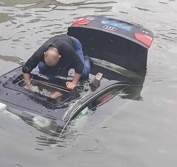 创通网 砸窗救人大哥回应会去苏超现场看球 英雄获邀观赛